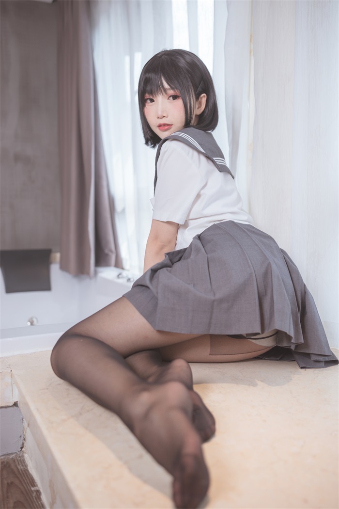 网荭Coser@面饼仙儿 – 脑内少女 黑丝JK [25P/241MB]插图1