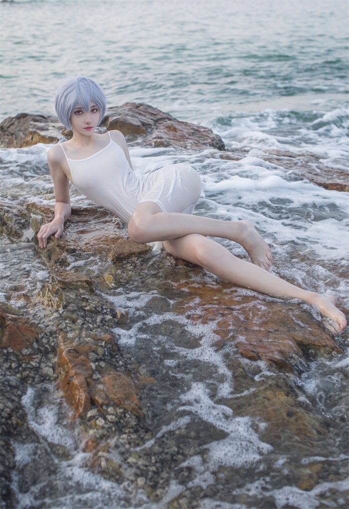 动漫博主@南桃Momoko – 海滩绫波丽白裙 [25P/155MB]插图2