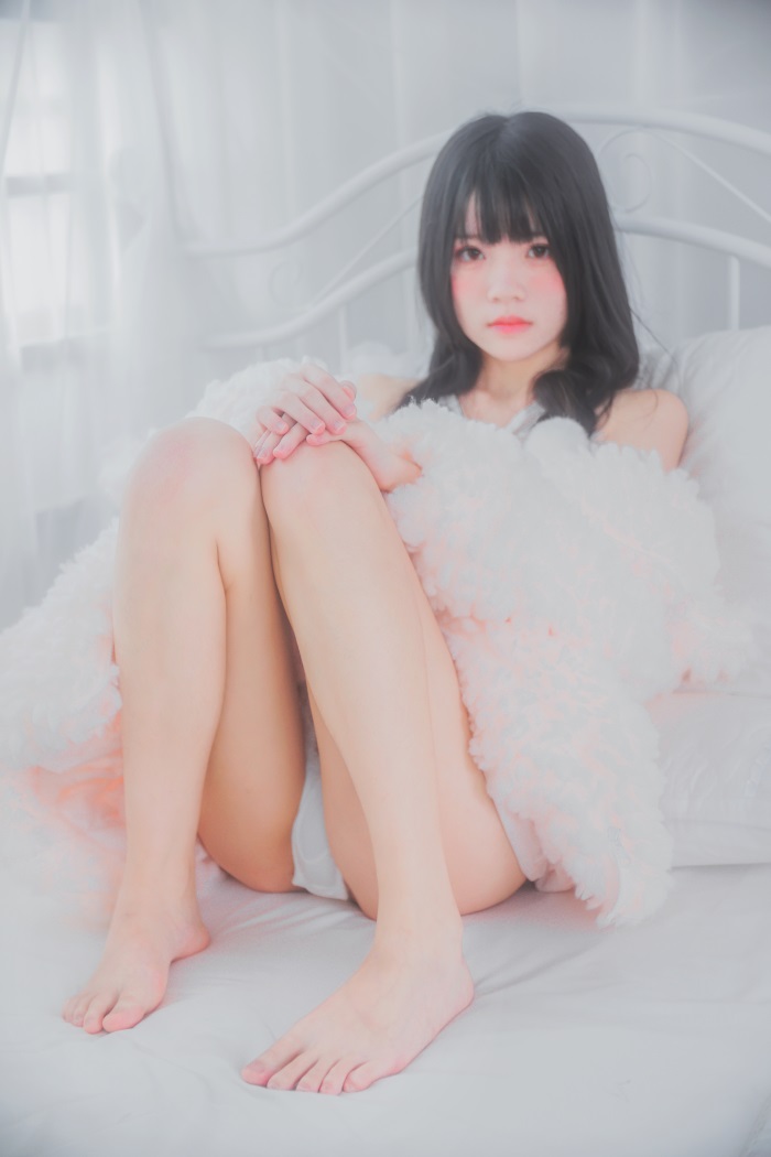 罗莉风COS 桜桃喵 – 冬眠系列-纯白私房 [46P/385MB]插图2