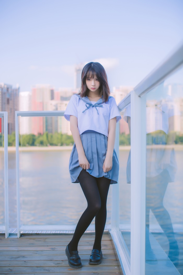 网荭Coser@疯猫ss – 户外海边水手服 [15P/150MB]插图1