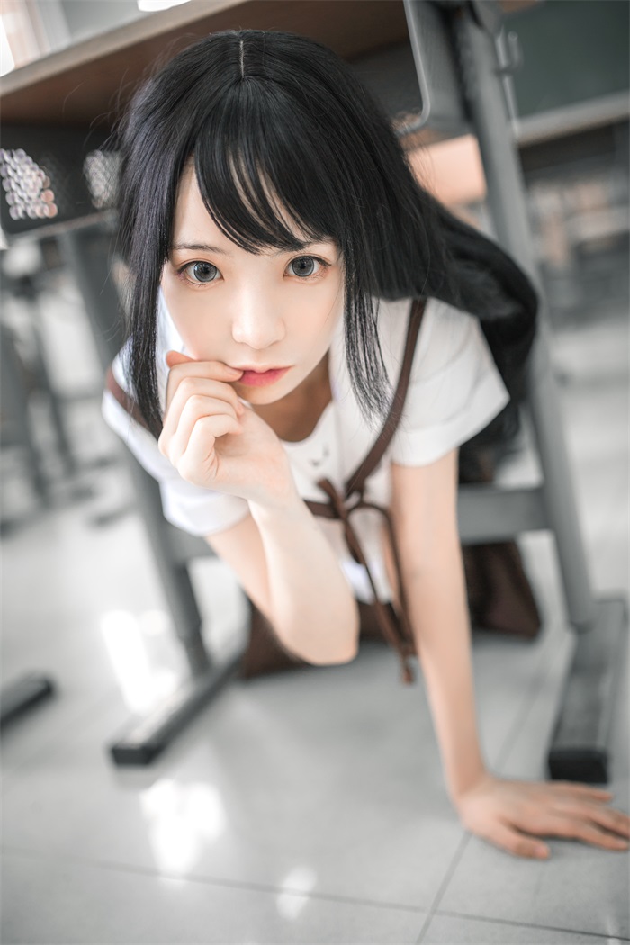 网荭Coser@疯猫ss – 棕裙 [21P/172MB]插图